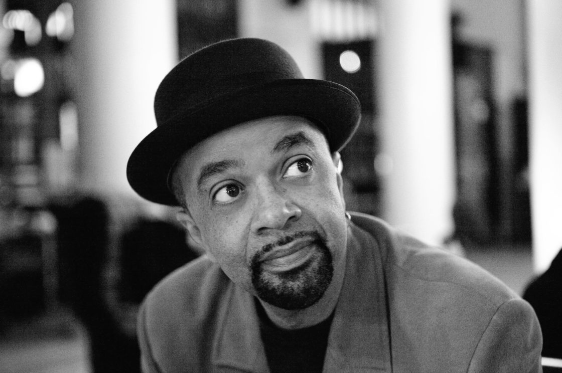 La Couleur De L Eau James Mcbride James McBride Des sages qui parcourent le monde en haillons – Double marge
